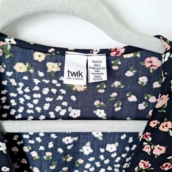 Black Floral Print Button-Down Dress - Picture 6 of 7